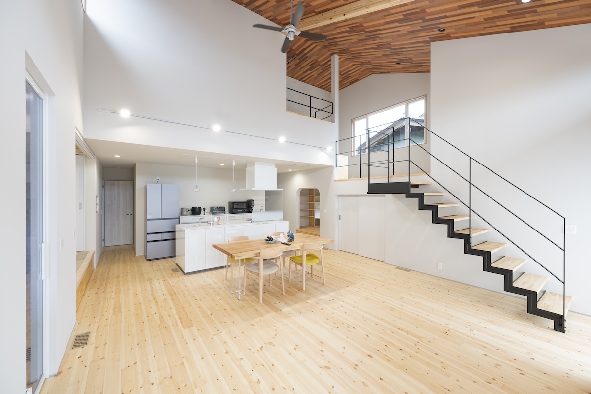 広々としたLDKとナチュラルスタイル